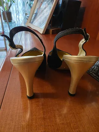 Zapatos de fiesta Balenciaga negros y dorados