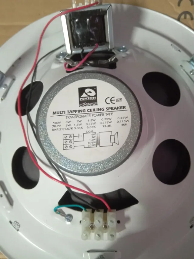 Altavoz de techo blanco con rejilla 8 ohmios.