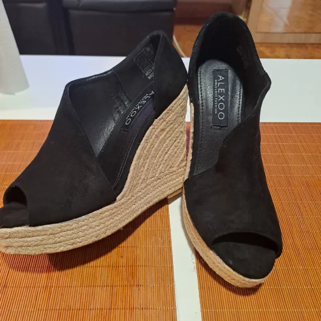 Sandalias ALEXOO cuña negras y beige
