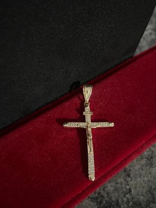 Colgante cruz con Jesucristo oro laminado 18k