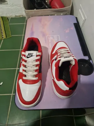 Zapatillas Nike Blancas,Rojas y Negras