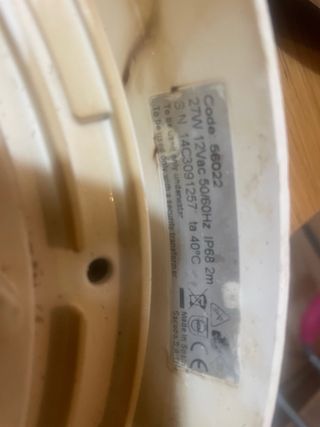 Faretti LED multicolori per piscina