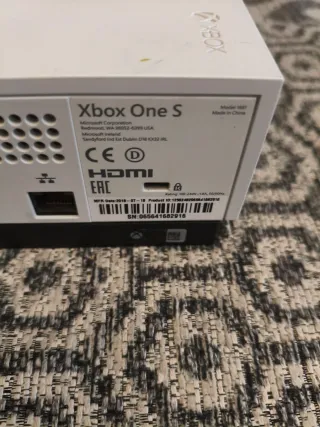 Xbox One S con 2 mandos y cables