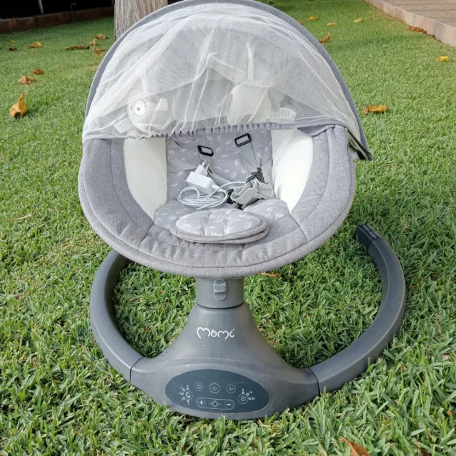 Altalena musicale automatica per bambini.