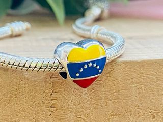 Charm Corazón Bandera Venezuela - Plata