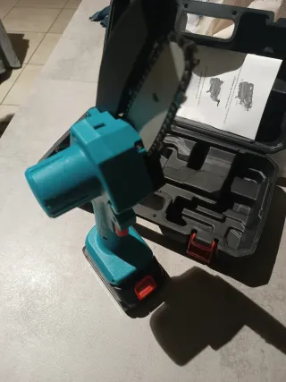 Mini motosega a batteria