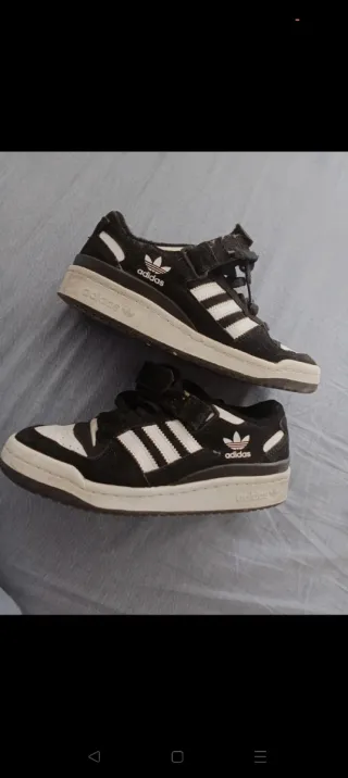 Zapatillas Adidas Forum Negras y Blancas
