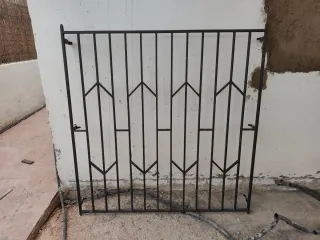 Rejas de hierro forjado para ventanas 1'35×1'35 cm