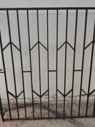 Rejas de hierro forjado para ventanas 1'35×1'35 cm