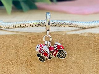 Charm Moto y Casco Rojo - Plata