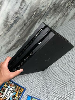 Consola PS4 Pro 1TB+ 4 juegos