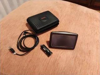 GPS TomTom con funda y cargador