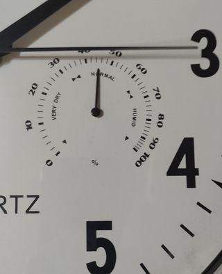 Pierre Bonnet, reloj con higrómetro y termómetro.