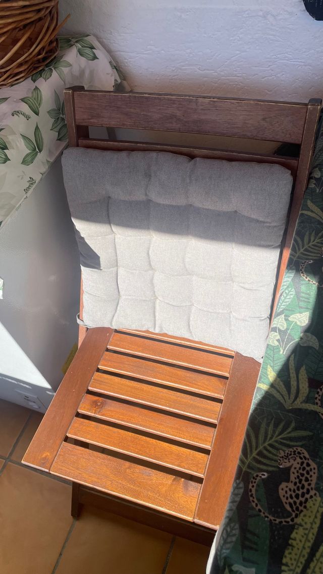 4 Sillas de exterior de madera