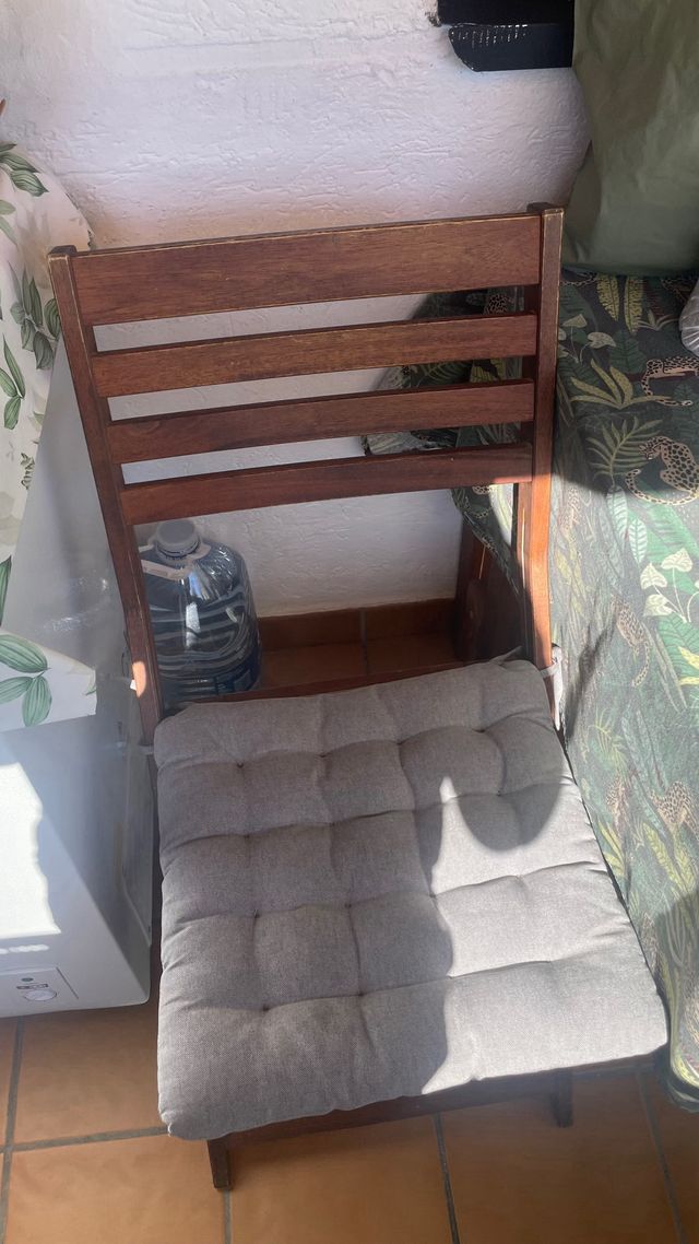 4 Sillas de exterior de madera