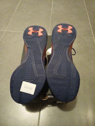 Zapatillas Baloncesto Under Armour 38.5 a estrenar