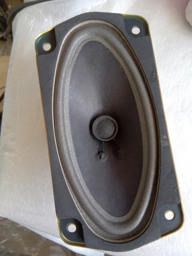 Altavoz elíptico 8 ohmios. 20 watios. 3.5" o 4"