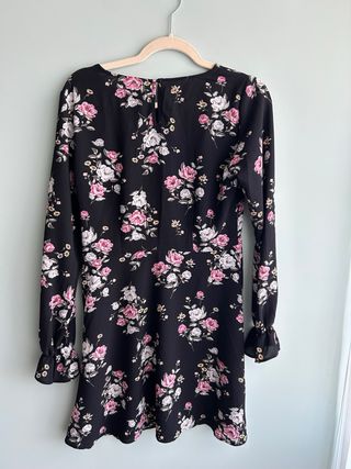 Vestido negro flores rosas