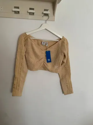 Crop top Adidas beige nuevo