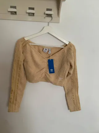 Crop top Adidas beige nuevo