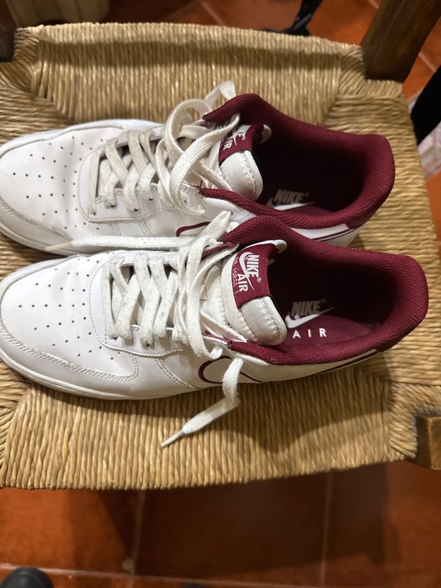 Zapatillas Nike Air Force Blancas y Rojas