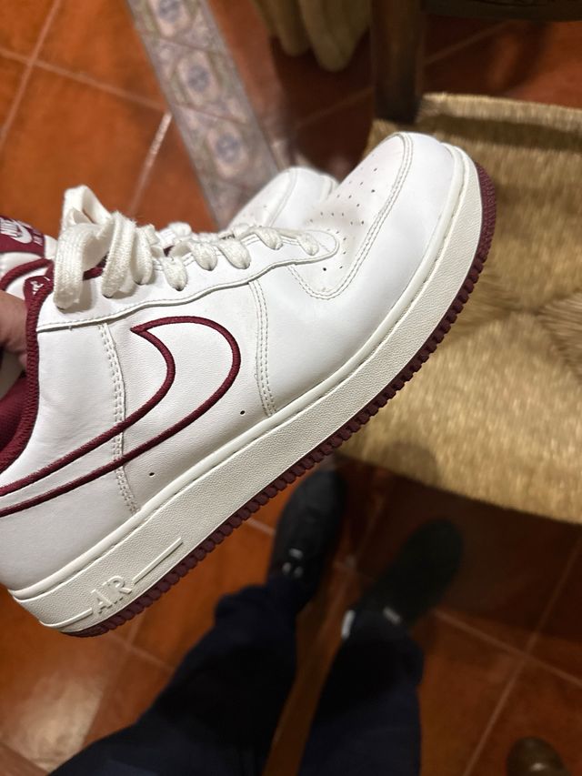 Zapatillas Nike Air Force Blancas y Rojas