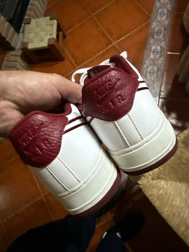 Zapatillas Nike Air Force Blancas y Rojas