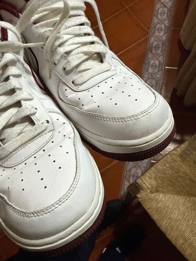 Zapatillas Nike Air Force Blancas y Rojas