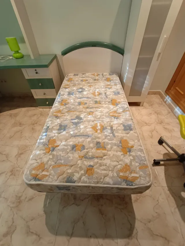 Cama individual con colchón