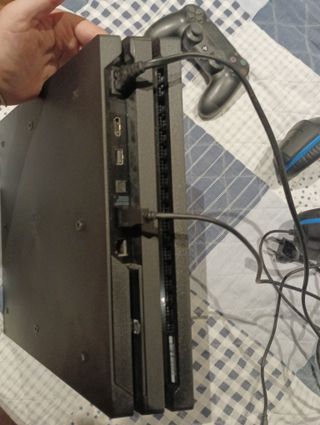 Consola PS4 Pro Negra + Mando y Auriculares