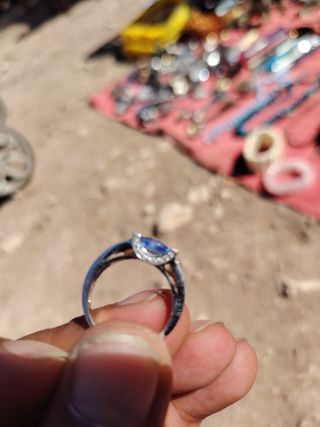 Anillo Oro Blanco Zafiro Azul y Diamantes