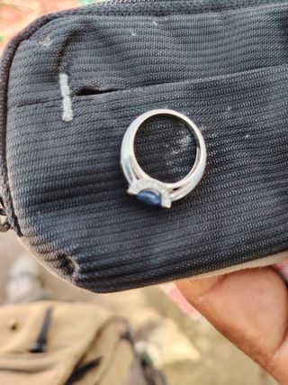 Anillo Oro Blanco Zafiro Azul y Diamantes