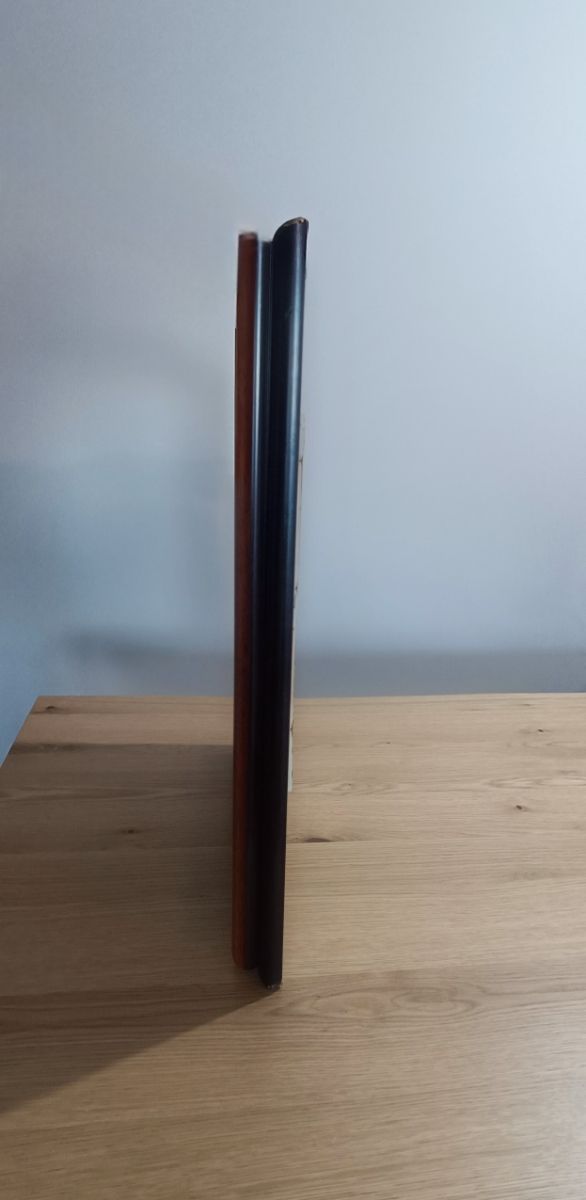 Cuadro paisaje con casas y río