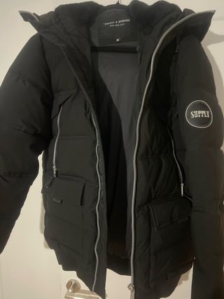 Abrigo Supply & Demand Negro Talla M