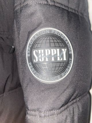 Abrigo Supply & Demand Negro Talla M
