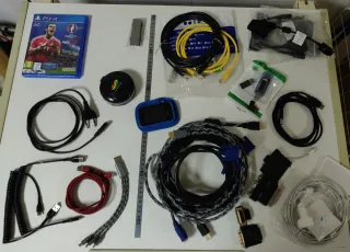 Lote tecnológico: Cables, Adaptadores y Juego PS4