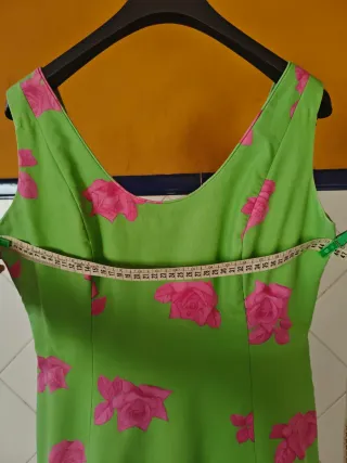 Vestido de gitana verde con flores rosas