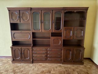Mueble de salón de madera y cristal Gratis
