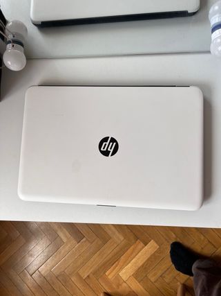 Portátil HP 15-ay073ns Negro/Blanco