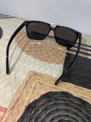 Gafas de sol hombre negras y doradas