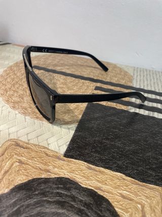 Gafas de sol hombre negras y doradas