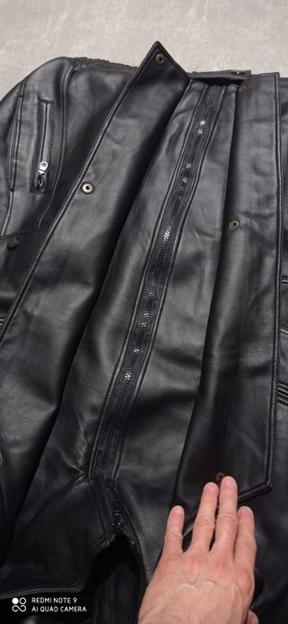 Chaqueta negra de cuero sintético