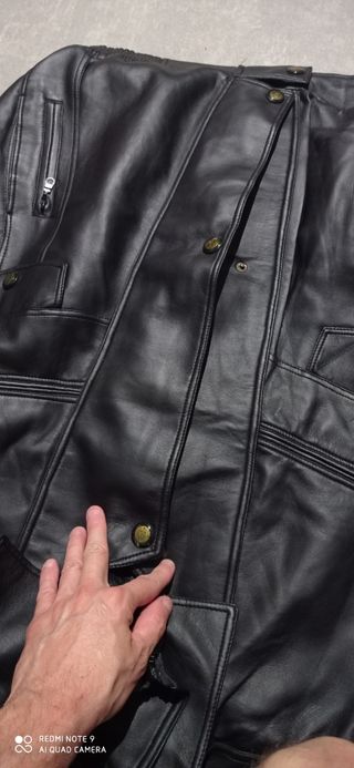 Chaqueta negra de cuero sintético