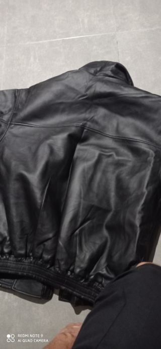 Chaqueta negra de cuero sintético