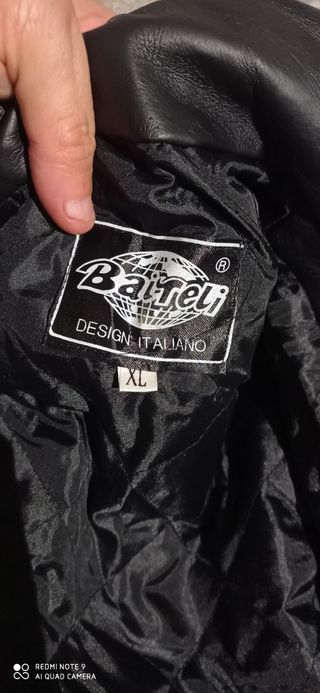 Chaqueta negra de cuero sintético