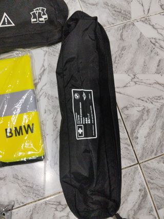 Chaleco de seguridad BMW y kit de emergencia