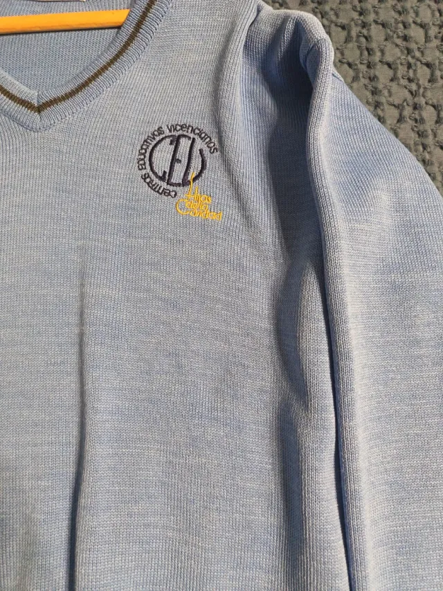 Jersey Pico Colegio Celeste
Talla 12