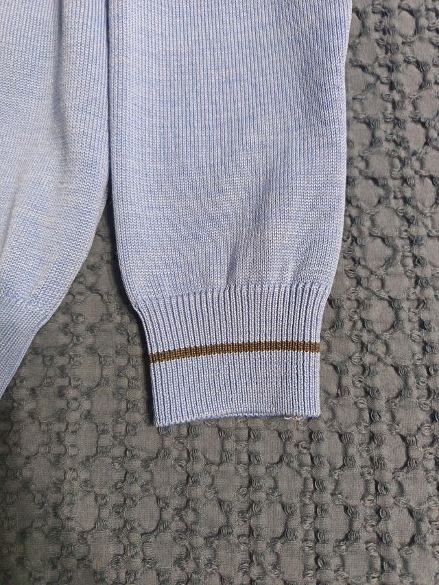 Jersey Pico Colegio Celeste
Talla 12