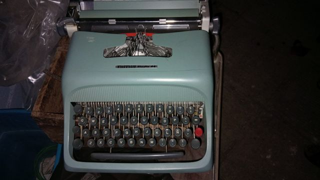 Máquina de escribir Olivetti Studio 44