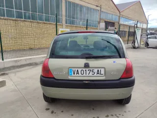 Renault Clio 2002